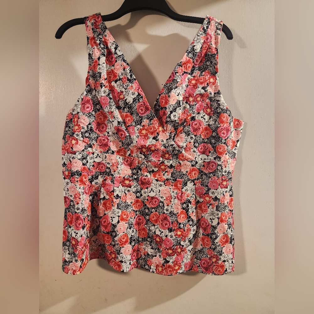 NWT 💀🌸 Torrid Sleeveless Top with Skulls, 💀 Size 0